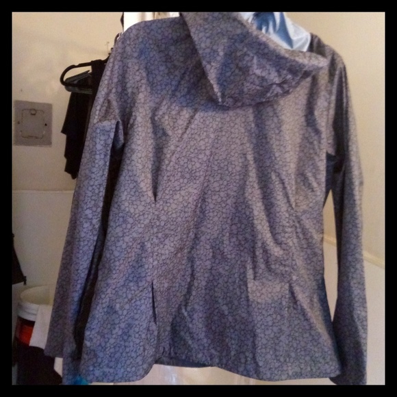 COLUMBIA (L) Packable Rain Jacket - Picture 5 of 7